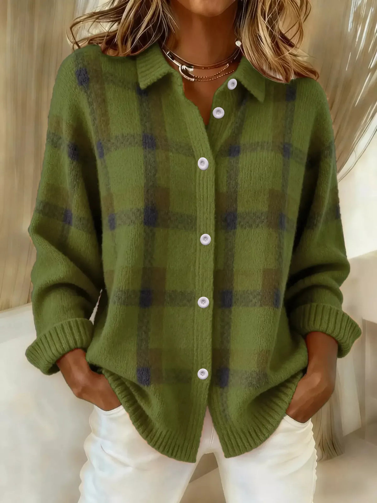 Karierte Strickjacke mit Knopfleiste