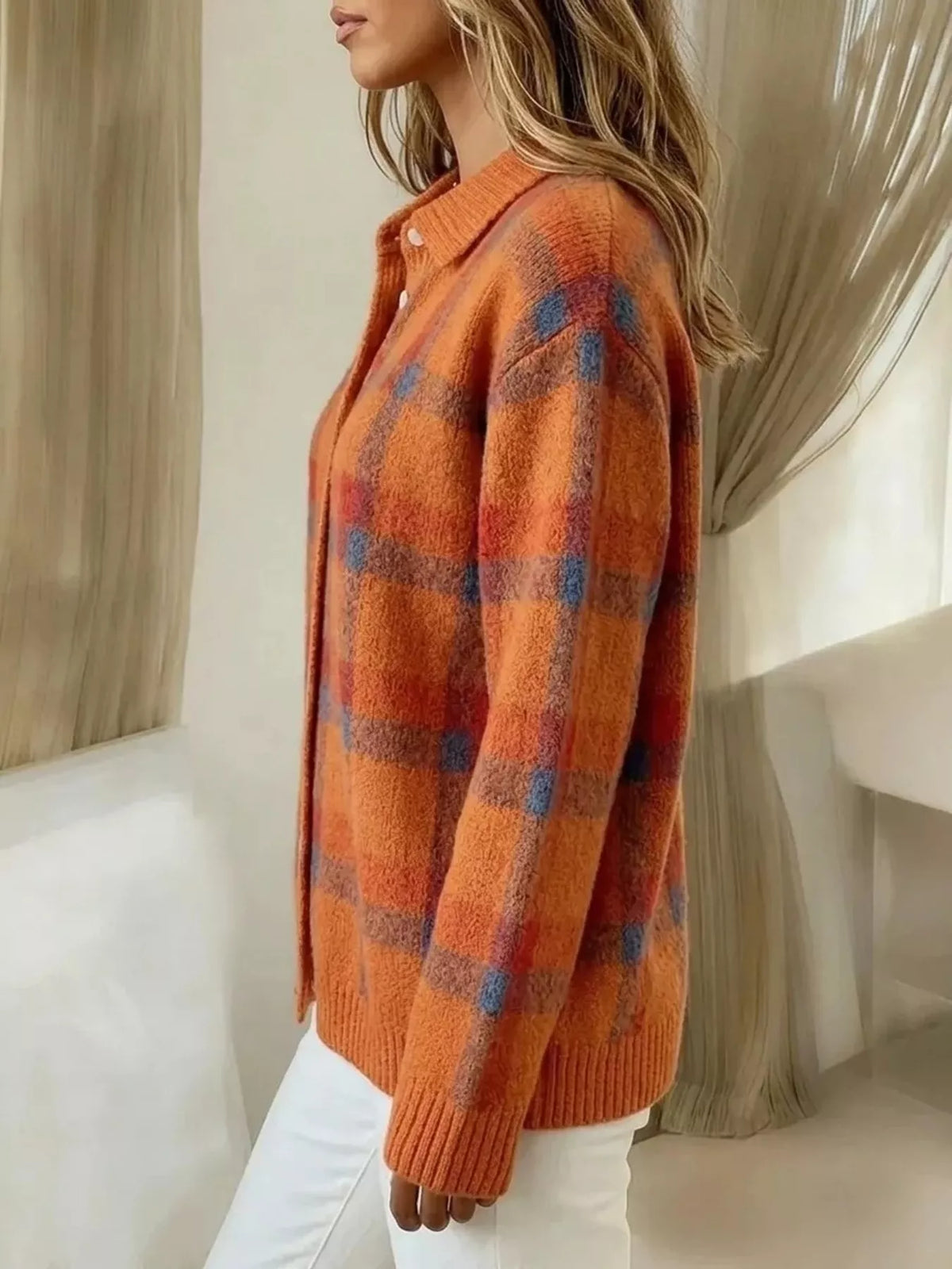 Karierte Strickjacke mit Knopfleiste