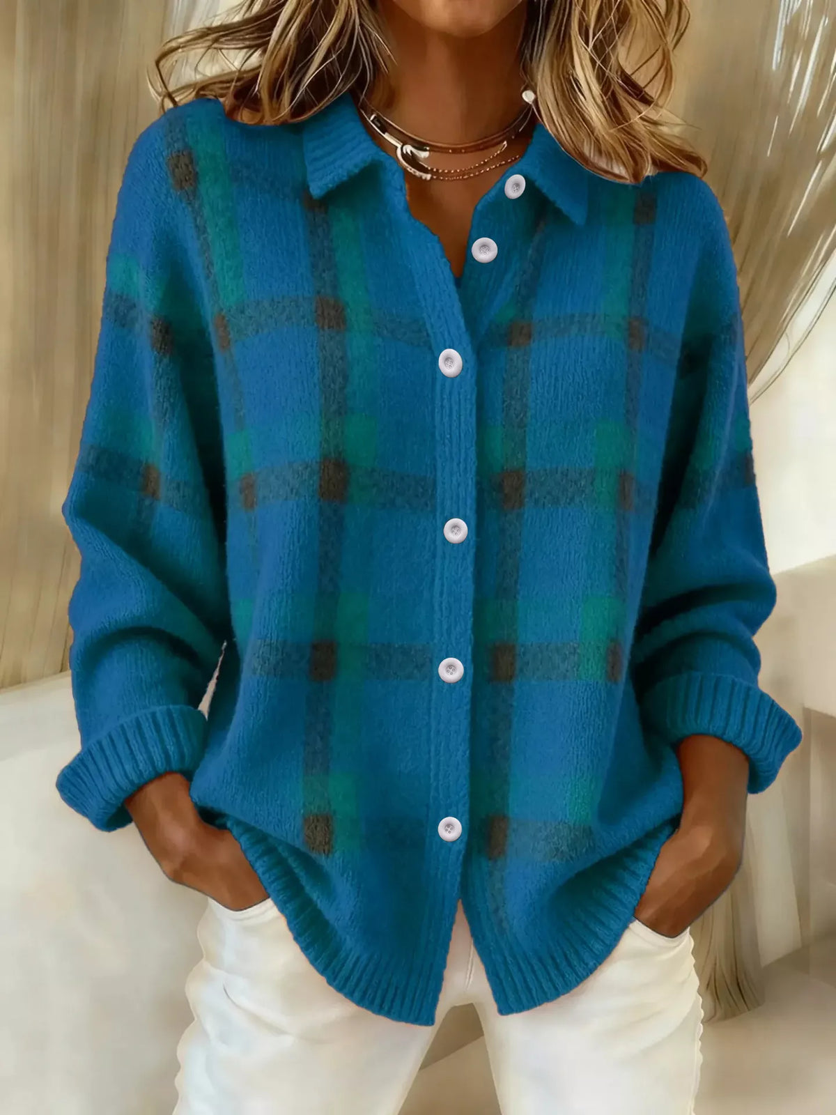 Karierte Strickjacke mit Knopfleiste