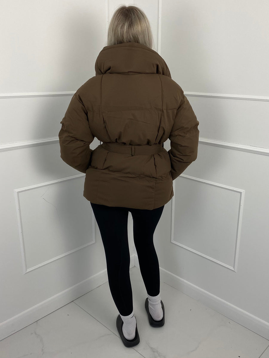 KARLY – Kurze Pufferjacke mit Gürteltasche