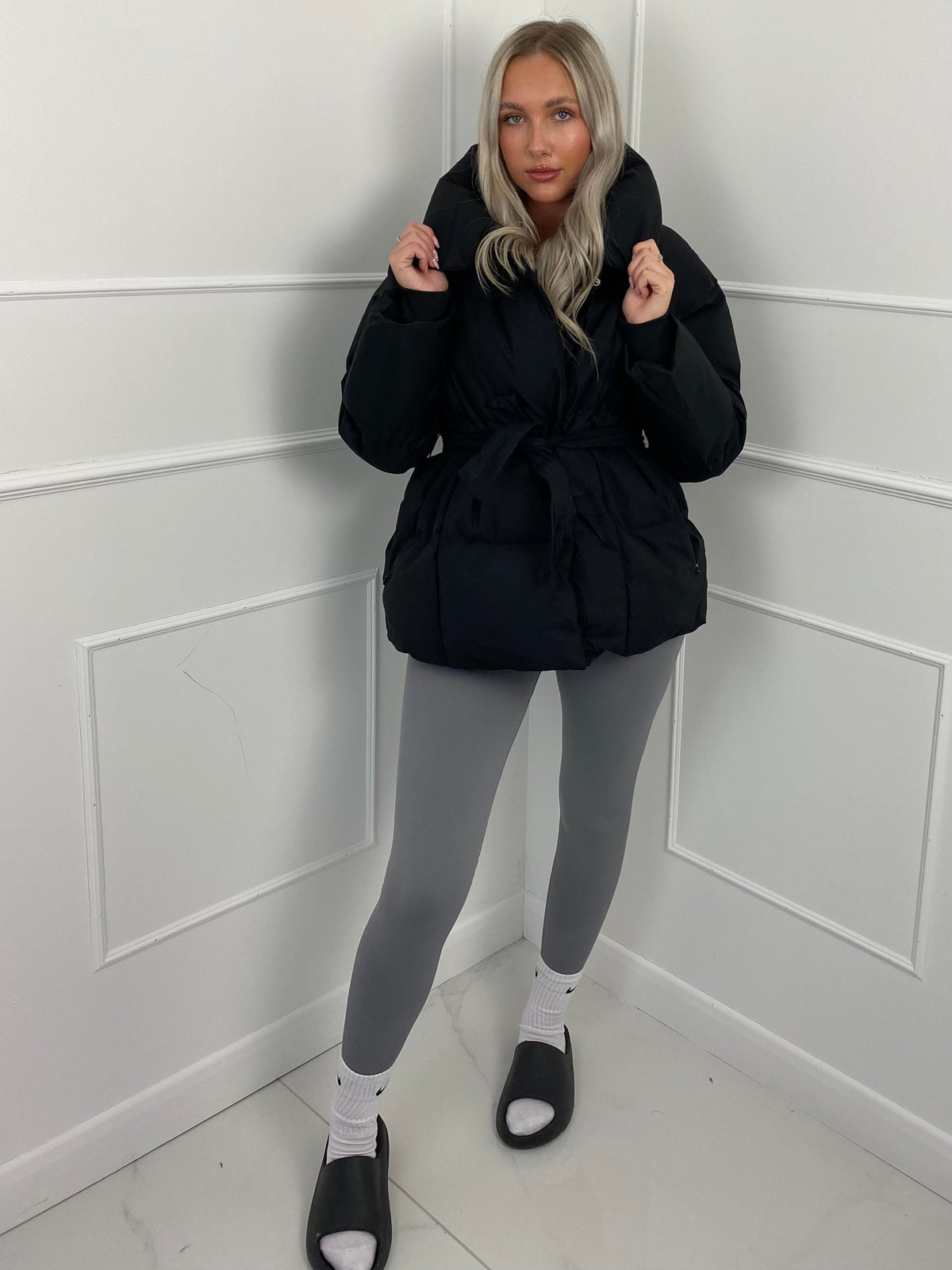 KARLY – Kurze Pufferjacke mit Gürteltasche