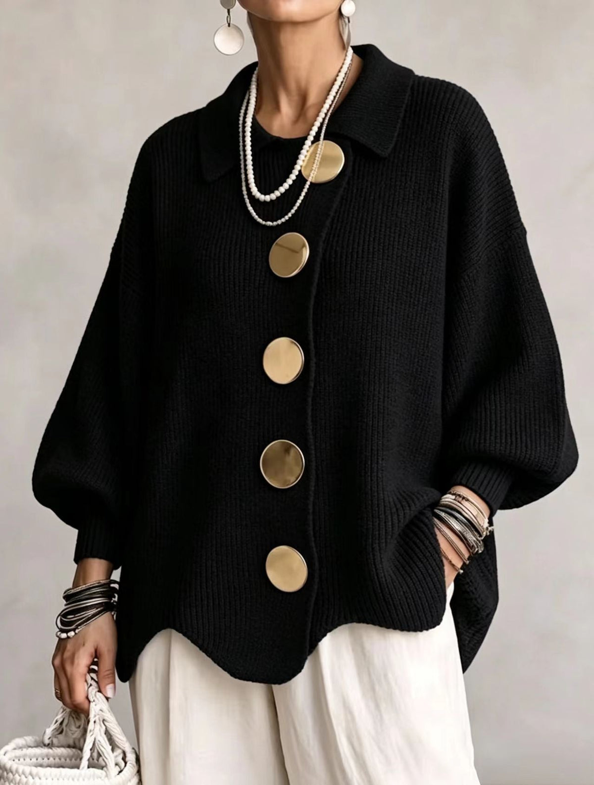 Isadora | Oversize-Strickjacke mit grossem Metallknopfkragen
