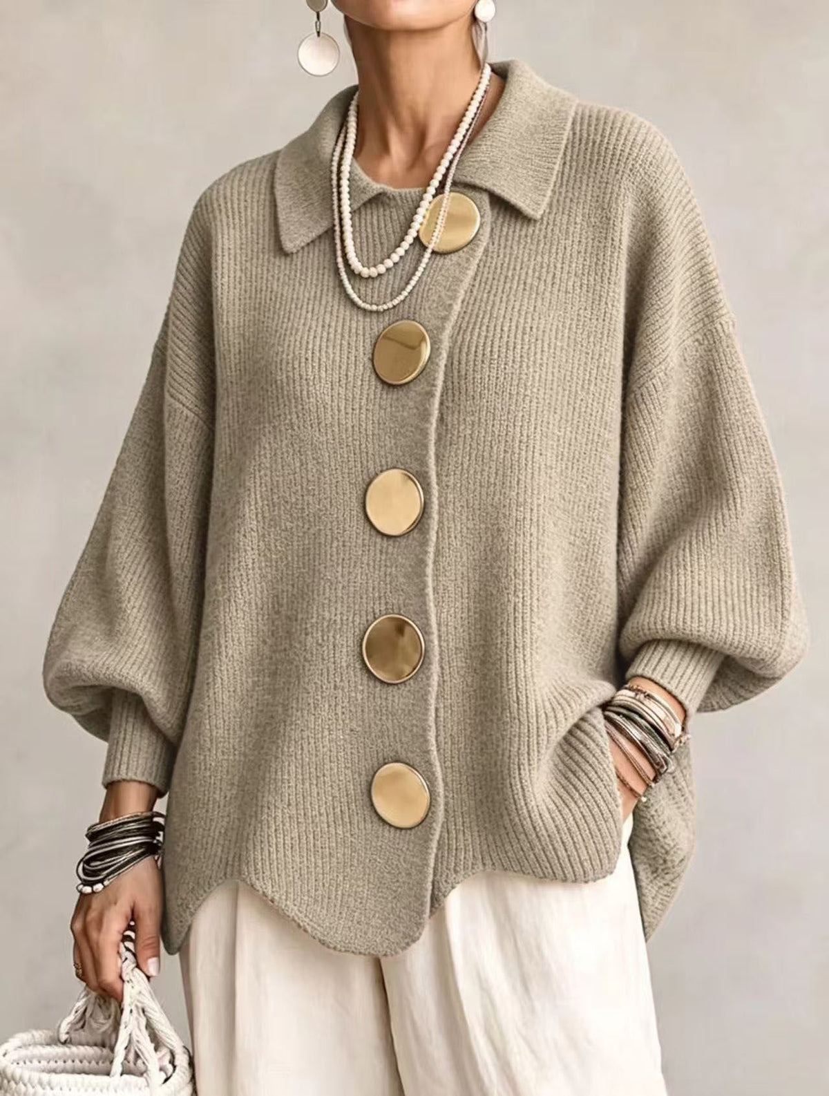 Isadora | Oversize-Strickjacke mit grossem Metallknopfkragen