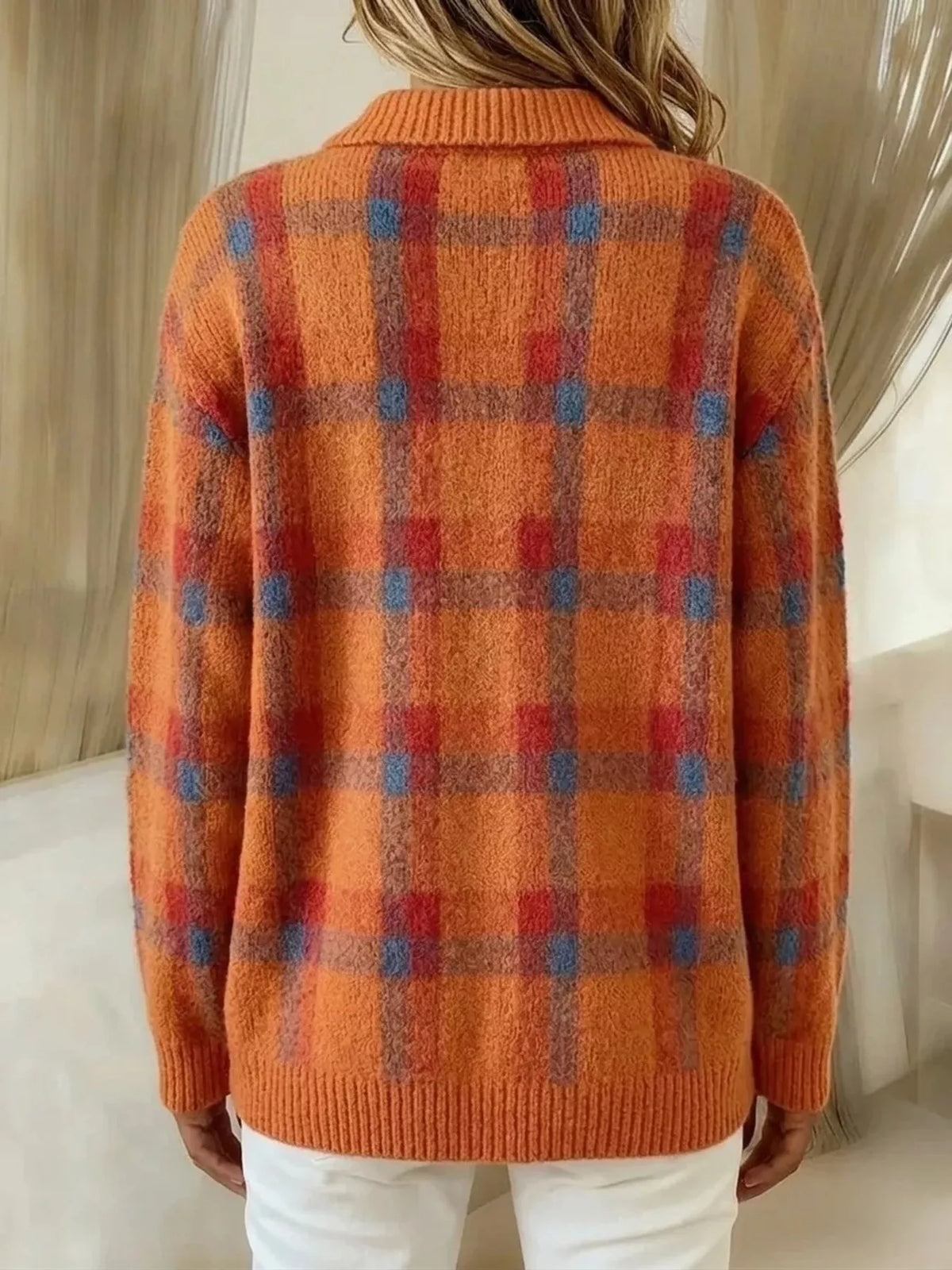 Karierte Strickjacke mit Knopfleiste